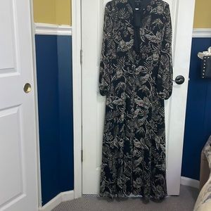 Banana Republic gorgeous maxi dress. With hidden pockets.